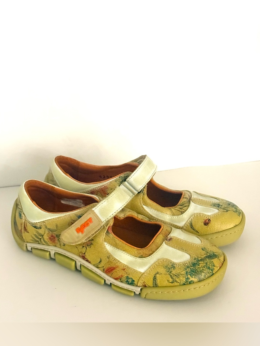 Eject Flight Demeter Floral Portugal Leather Mary Jane Comfort Sneakers EU38